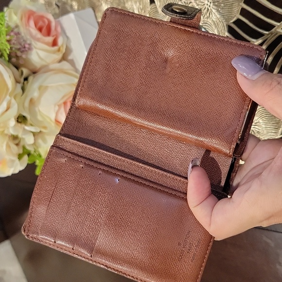 Authentic Louis Vuitton kisslock wallet - Picture 7 of 10